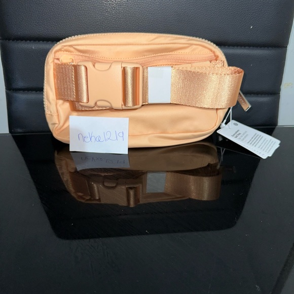 Lululemon Everywhere Belt Bag 1L- Summer Glow - Picture 4 of 9